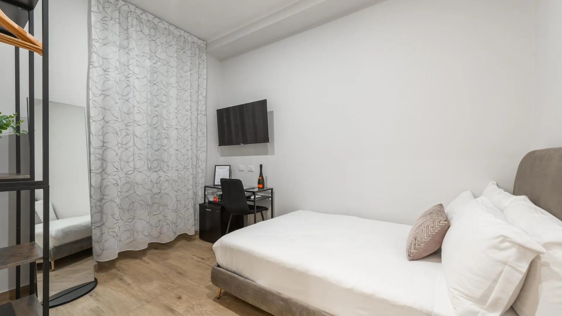 Ventuno Dei Luxury Suites - San Giovanni Rome Guest house
