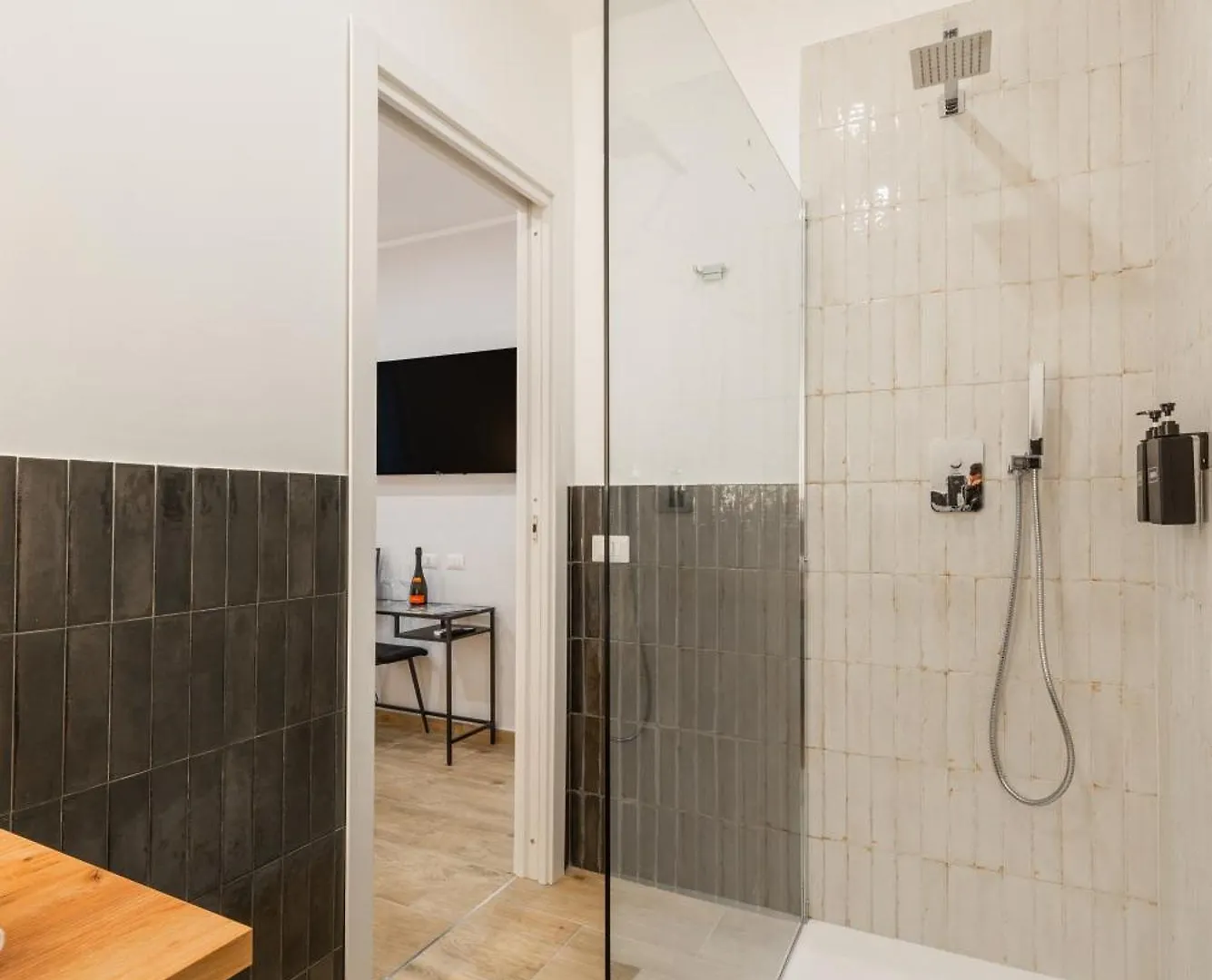 Ventuno Dei Luxury Suites - San Giovanni Rome Guest house